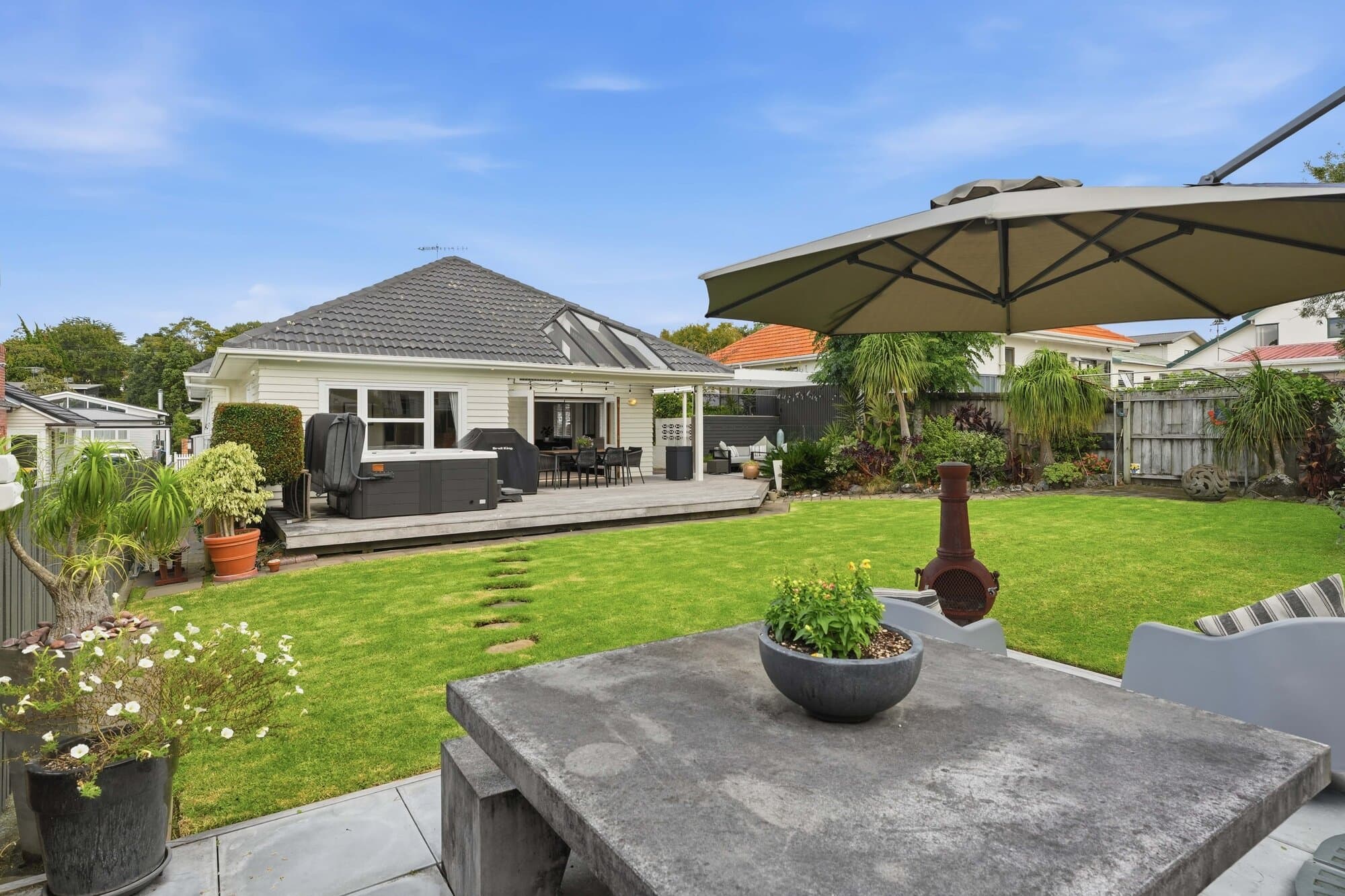 Outdoor patio with umbrella and lounge seating